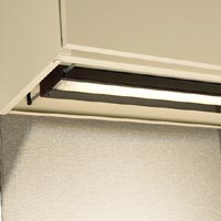 task light under overhead storage hutch